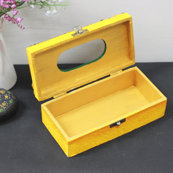 2ba82f0c-ac58-4191-b638-0d3b7e607436.png Kundan Tissue Box